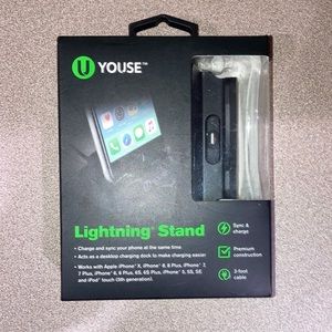 ⚜️Youse IPhone Lightning Sync & Charge Black Cell Phone Stand! NWT!